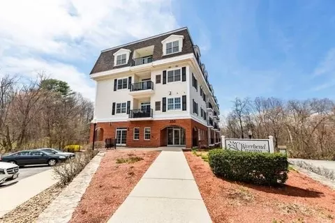 350 Greene St #306, North Andover, MA 01845