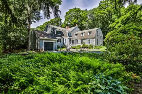34 Brush Hill Ln, Milton, MA 02186