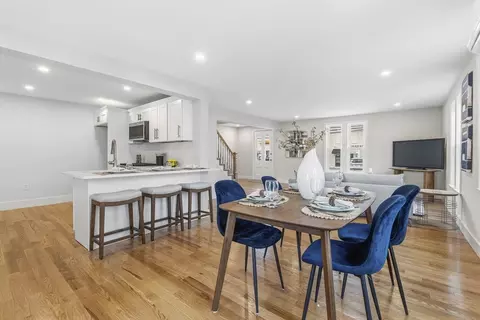 8 Hammatt St #1, Ipswich, MA 01938