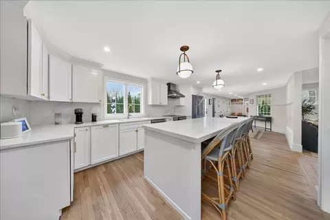 18 Crowes Ln, Hingham, MA 02043 photo 4