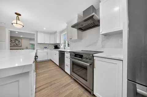 18 Crowes Ln, Hingham, MA 02043 photo 6