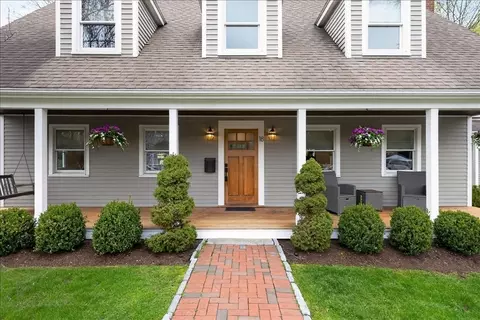 18 Crowes Ln, Hingham, MA 02043 photo 2