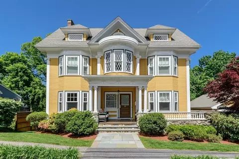 57 Waban Hill Rd N, Chestnut Hill, MA 02467