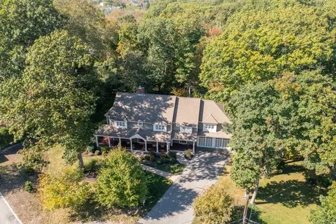 137 Fairoaks Ln, Cohasset, MA 02025