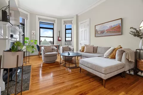 271 Dartmouth St #5H, Boston, MA 02116