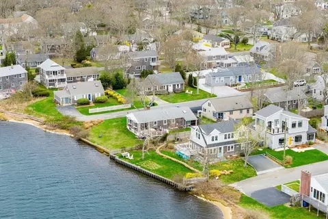 8 Providence St, Teaticket, MA 02536