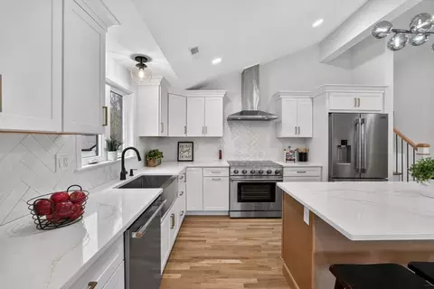 Kitchen - 1 Hunter Dr, Andover, MA 01810 photo 3 of 4