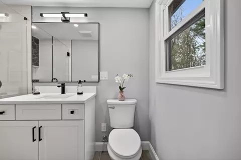 Bath - 1 Hunter Dr, Andover, MA 01810 photo 3 of 4