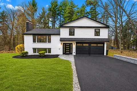 1 Hunter Dr, Andover, MA 01810