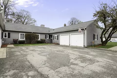 165 Applewood Dr #165, Chicopee, MA 01022