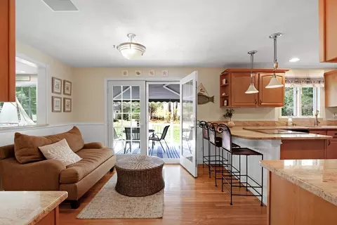 Kitchen - 842 Main St, Wareham, MA 02576 photo 4 of 4