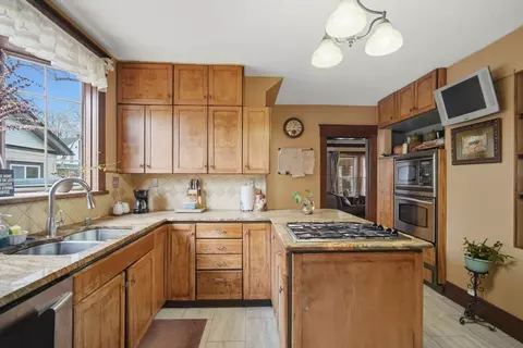 32 Burton St, Springfield, MA 01108 photo 11