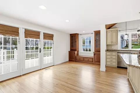 Living - 7 Brewster Rd, West Springfield, MA 01089 photo 3 of 5