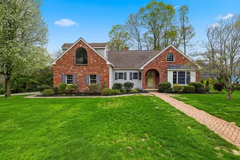 7 Brewster Rd, West Springfield, MA 01089