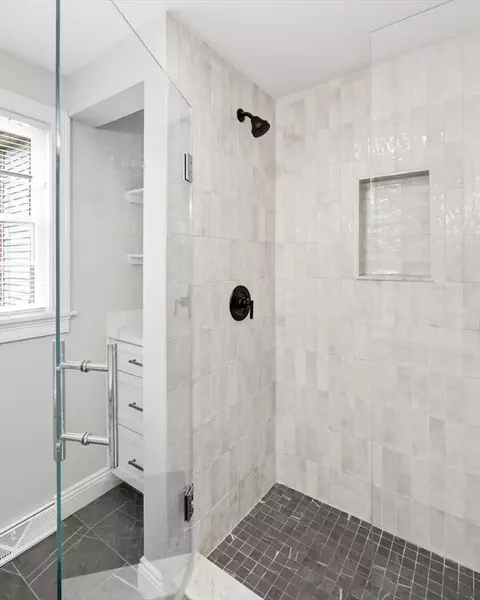 Bath - 7 Brewster Rd, West Springfield, MA 01089 photo 2 of 4