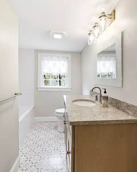 Bath - 7 Brewster Rd, West Springfield, MA 01089 photo 3 of 4