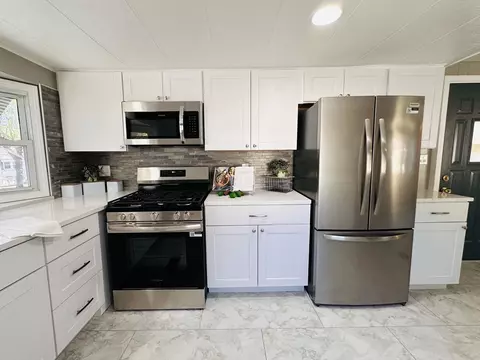11 Lamplighter Ln, Springfield, MA 01119 photo 7
