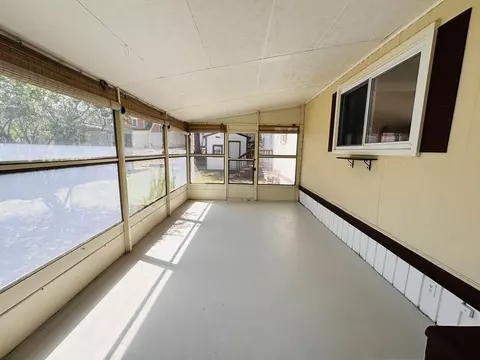 11 Lamplighter Ln, Springfield, MA 01119 photo 2