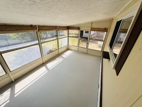 11 Lamplighter Ln, Springfield, MA 01119 photo 4