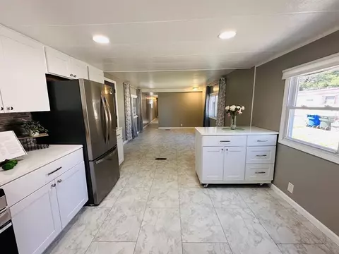 11 Lamplighter Ln, Springfield, MA 01119 photo 9