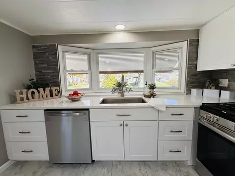 11 Lamplighter Ln, Springfield, MA 01119 photo 8