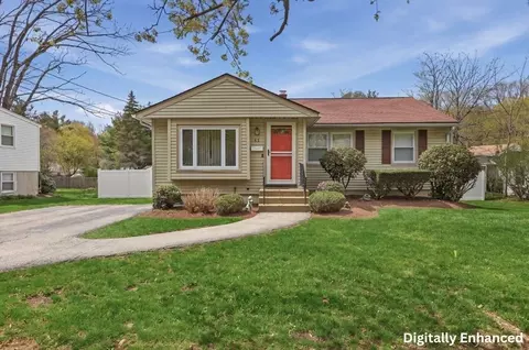 45 Sussex Ln, Worcester, MA 01602