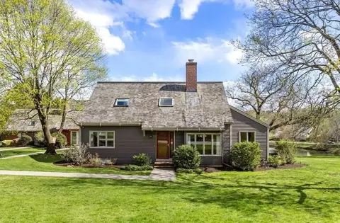 37 Potter Pond #37, Lexington, MA 02421