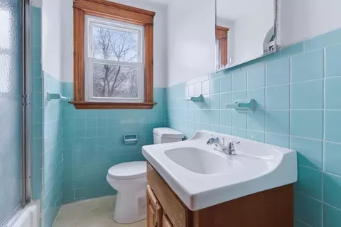 Bath - 7 Third Ave, Dudley, MA 01571 photo 1 of 5