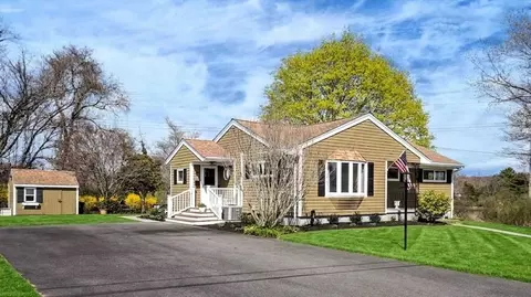 67 Montgomery Rd, Swansea, MA 02777