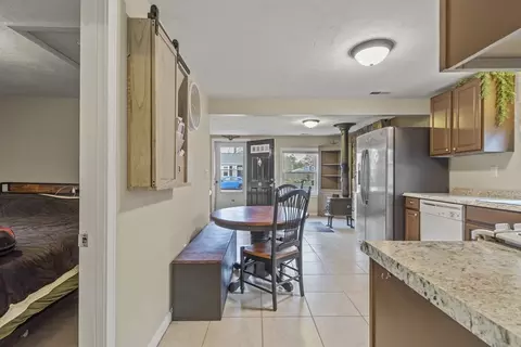 Entry Way - 10 Third Ave, Wareham, MA 02571 photo 1 of 3