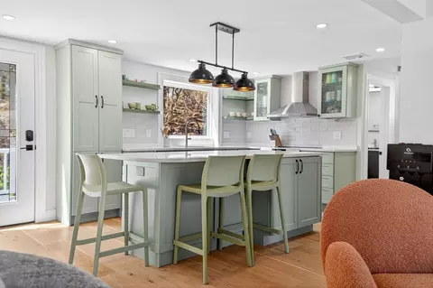 43 Rivers Ln, Malden, MA 02148