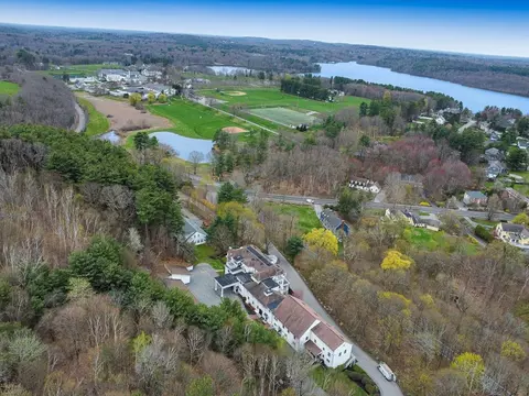 1401 Great Pond Rd #6, North Andover, MA 01845