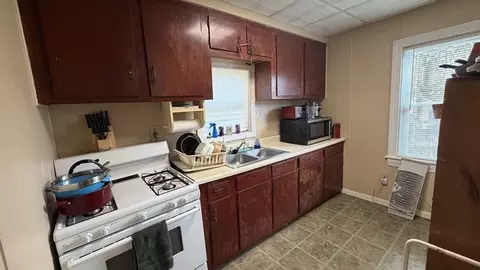 66 Hargraves St, Fall River, MA 02723 photo 4