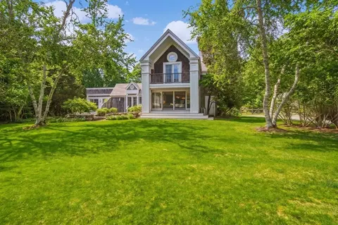 35 Nats Farm Ln, West Tisbury, MA 02575