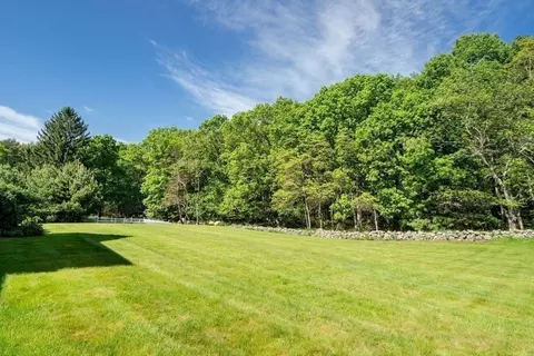 Exterior - 2 Stonegate Ln, Dover, MA 02030 photo 6 of 11