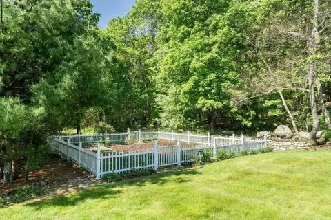 Exterior - 2 Stonegate Ln, Dover, MA 02030 photo 7 of 11