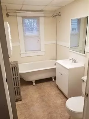 Bath - 23-25 Prentice St, Springfield, MA 01104 photo 2 of 2