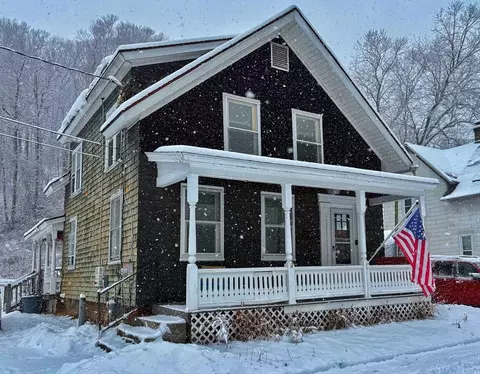 8 Water St, Greenfield, MA 01301