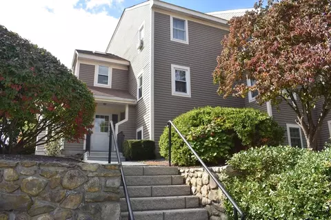 177 Heritage Dr #177, Whitinsville, MA 01588