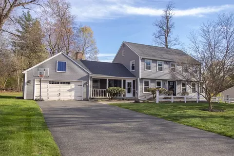 8 Bittersweet Ln, Wilbraham, MA 01095