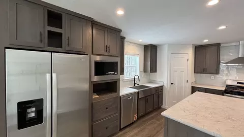 21 Pinrock Dr, Sturbridge, MA 01566