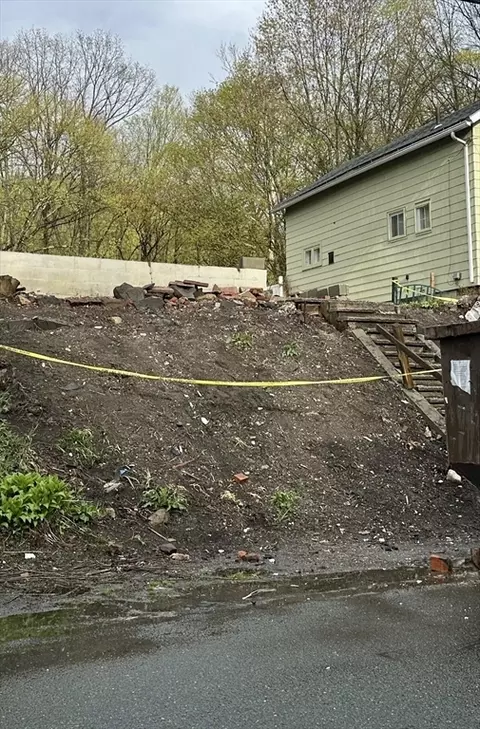 77 Washington St, Greenfield, MA 01301