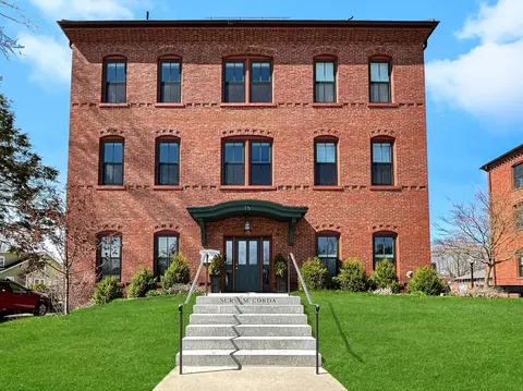 15 Sparhawk St #2, Amesbury, MA 01913