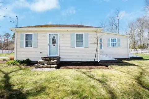 39 Lovells Ln, Mashpee, MA 02649