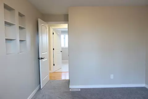 Bedroom - 105 Overlook Dr, Springfield, MA 01118 photo 2 of 5