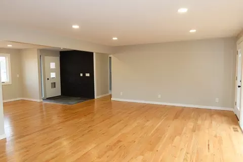 Living - 105 Overlook Dr, Springfield, MA 01118 photo 2 of 2