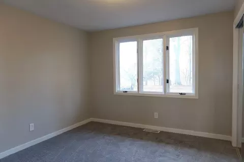 Bedroom - 105 Overlook Dr, Springfield, MA 01118 photo 1 of 5