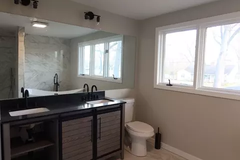 Bath - 105 Overlook Dr, Springfield, MA 01118 photo 2 of 4