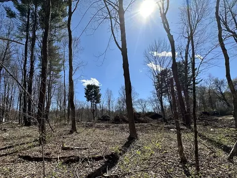 22 Hilliard Rd, Kensington, NH 03833