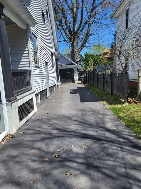 19 Greenbrier St, Springfield, MA 01108 photo 4